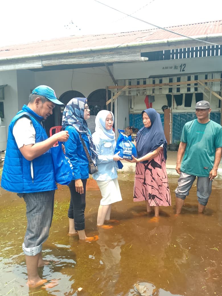 Solidaritas di Tengah Banjir, PAN Dumai Turun Langsung Temui Warga