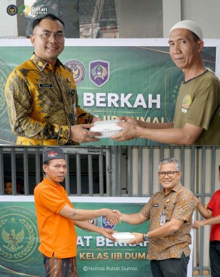 Jumat Berkah, Jajaran Rutan Kelas IIB Dumai Berbagi dengan Warga Binaan